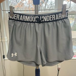 UNDER ARMOUR YOUTH MEDIUM LOOSE GRAY ATHLETIC SHORTS GREAT CONDITION